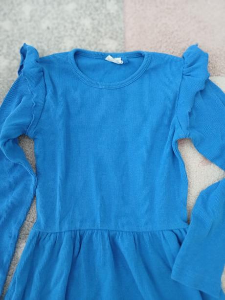 Krásne šaty super stav, 122