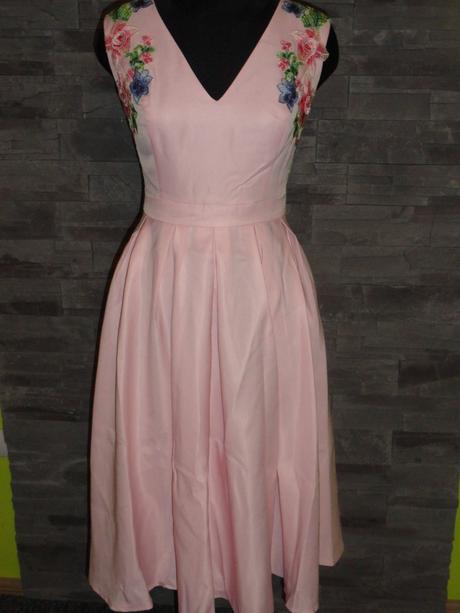 Púdrové šaty s kvetinami, l