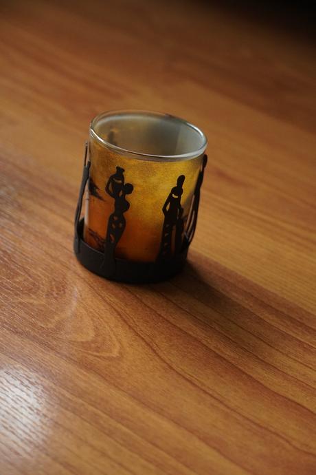 Svietniky v stojane s africkou tématikou, 