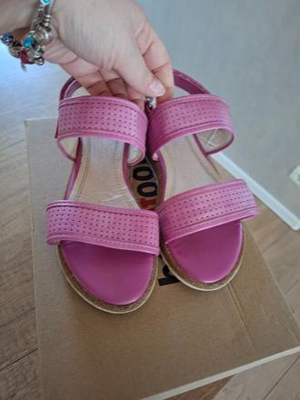 Sandálky, lasocki,31