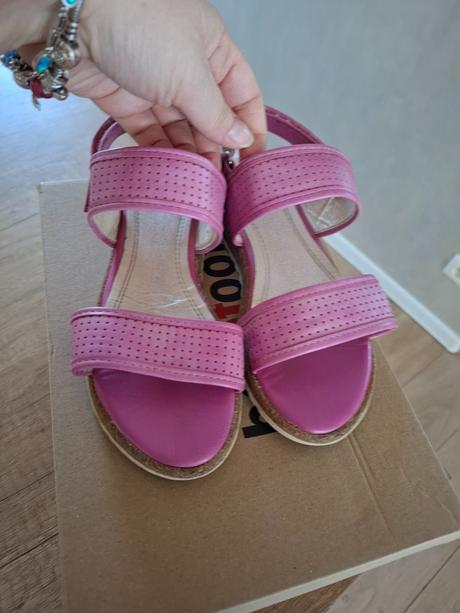 Sandálky, lasocki,31