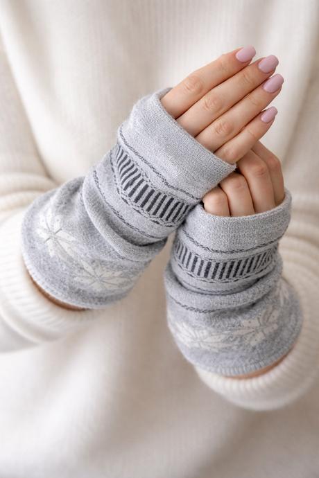 Sivé bezprstové návleky na ruky s nórskym vzorom, s