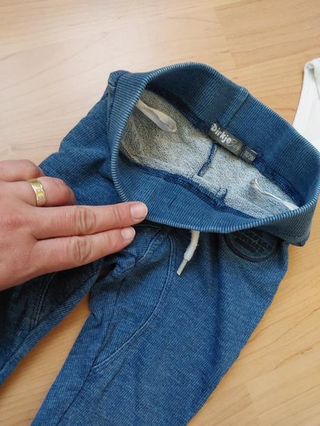 Pudlove nohavice, 74