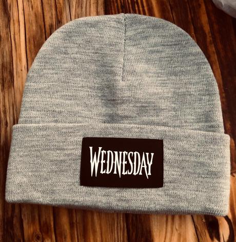 Nove čiapky wednesday,