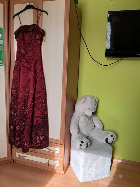 Spoločenské šaty, 38