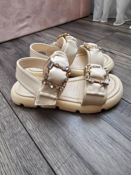 Sandálky s kamienkami, 29