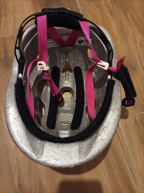 Cyklistická prilba, s