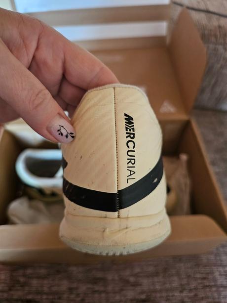 Tenisky nike halovky veľ.42.5, nike,42