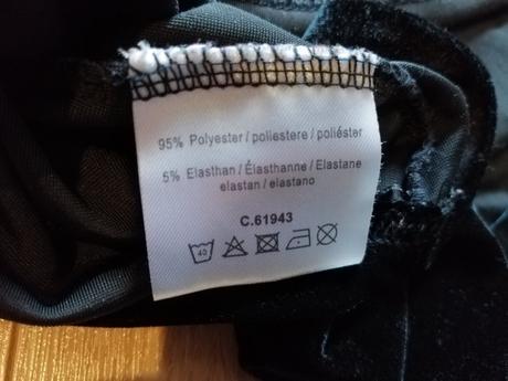 Zamatové šatky, 86