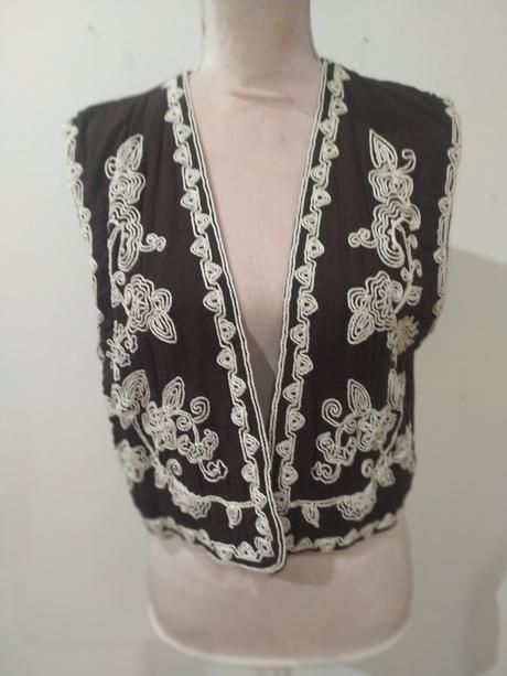 Vesta s výšivkou, zara,m