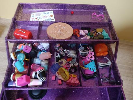 L.ol karavan, klubovňa, bábiky a príslušenstvo, 