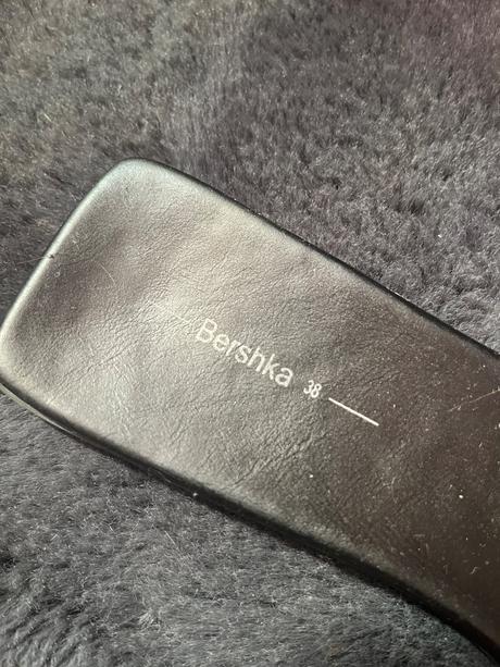 Bershka čierne hranaté kožene šľapky, bershka,38