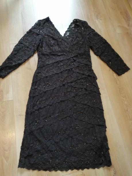 Hnedé čipkované šaty s korálikmi, 40