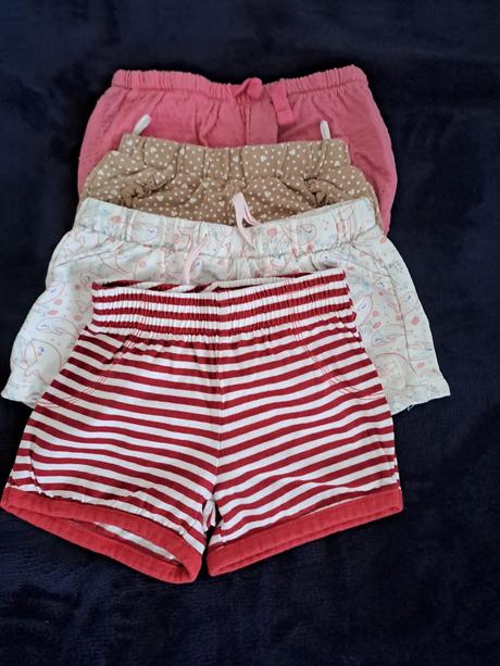 Mix letné oblečenie (26 ks), plus klobúčiky, 86–98