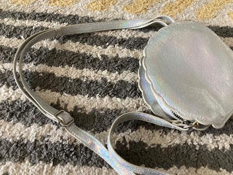 Mušlová strieborná kabelka, takko