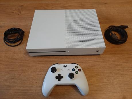 Xbox one s konzola, prislusenstvo a vela hier, 
