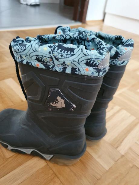 Gumáky blikajúce, 24