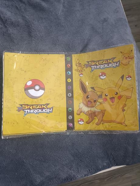 Album na pokemon karty pikachu, 