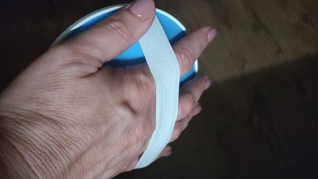 Spolocenska hra pre dvoch chytanie lopticky,