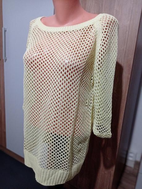 Krásny dierovaný pulóver, 40