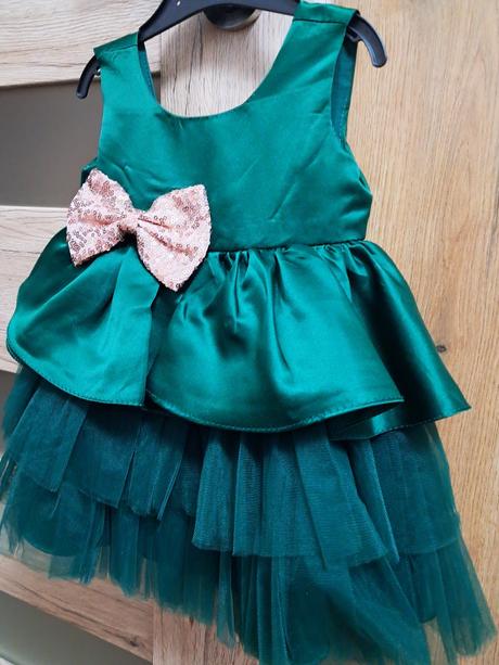 Smaragdovo  zelené,červené  slávnostné šaty, 86