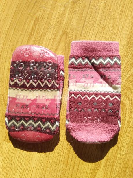 Protišmykové ponožky, 25