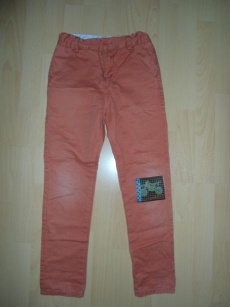 Oranzove nohavice, 140