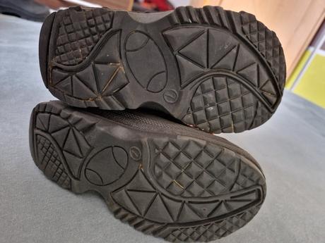 Snehule next, next,25