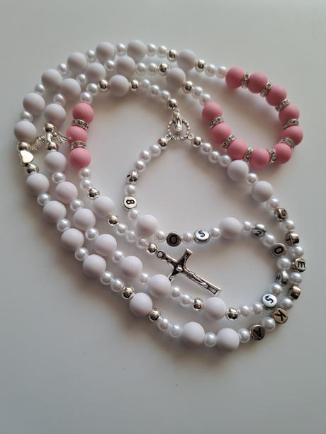 Ruženec s menom a dátumom e231, 