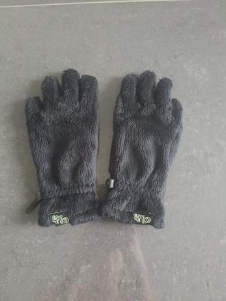 Predam rukavice, 104