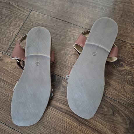 Sandalky, esprit,35