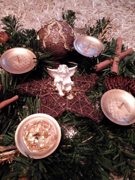 Adventný veniec s anielikom, 