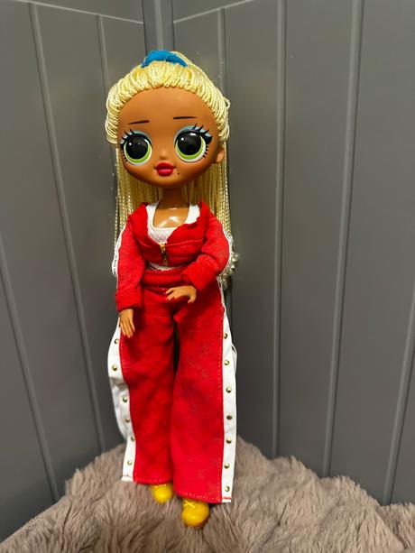 Bábiky lol omg, 