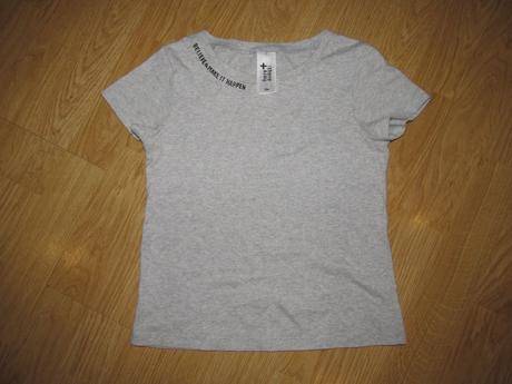 Šedé tričko s nápisom v. 134, c&a,134