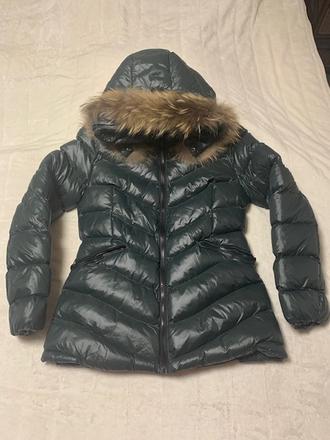 Prešívaná zelená vetrovka s kapucňou a kožušinou, l / m / xl