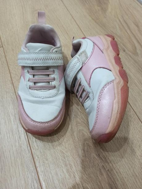 Blikajúce tenisky, 29