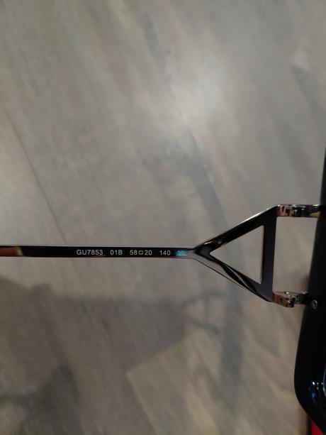 Extravagantne okuliare guess, guess