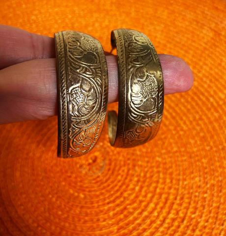 Starožitné gravírované náušnice,
