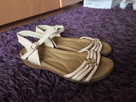 Béžové sandále č. 36, 36