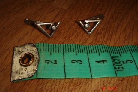 Trojuholnikove nausnicky s kamienkom, 