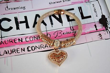 Náramok so srdiečkom, 