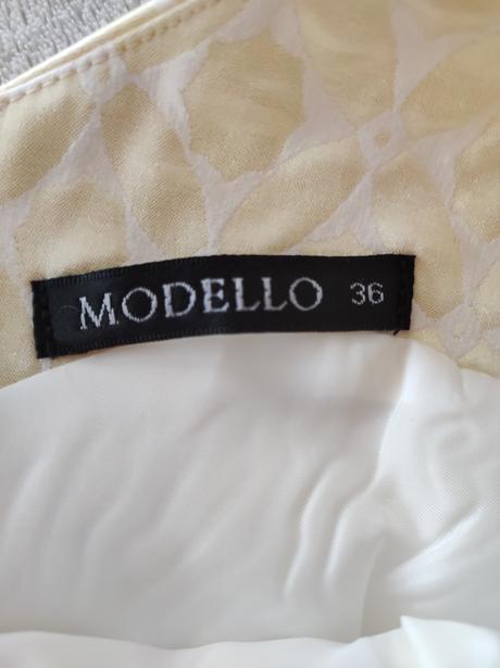 Spoločenské šaty, 36