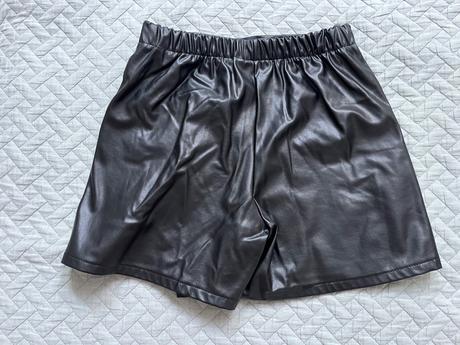 Dievcenske kozene sortko sukna, zara,140