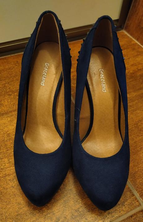 Lodičky zdobené ostňami, graceland,37