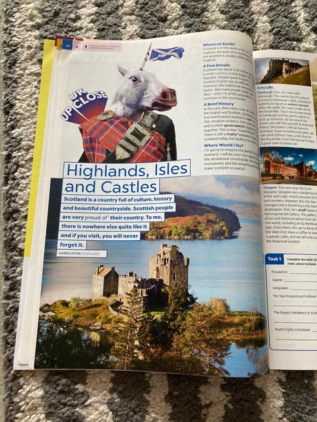 Mix anglických časopisov a mapa, 