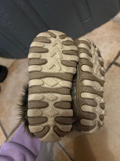 2 druhy zimnych topanok, 24