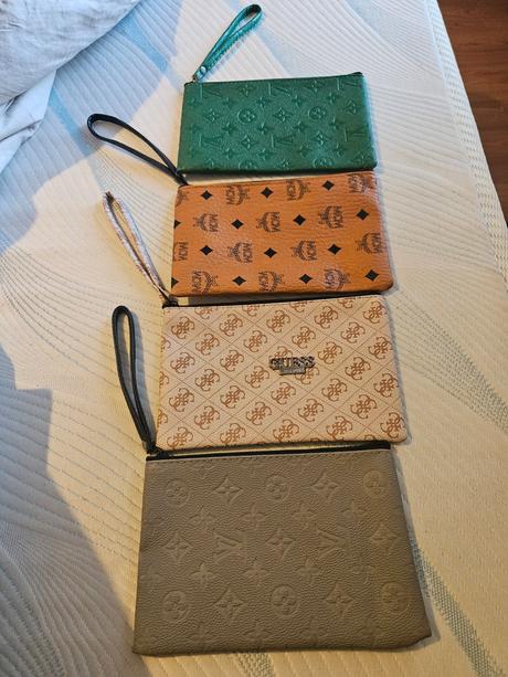 Crossbody kabelka penazenka, guess
