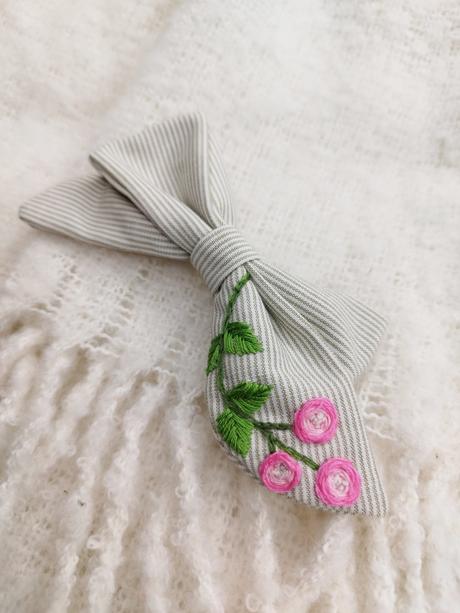 Masličky na sponke s výšivkou, 