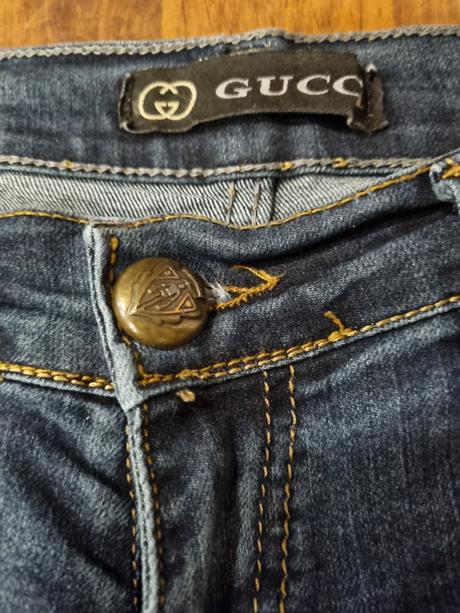 Tmavé elastické rifle, 32