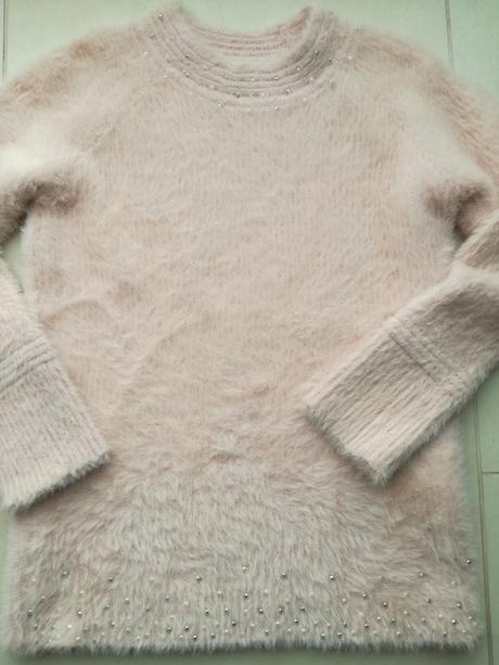 Pulover s perlickami, 128